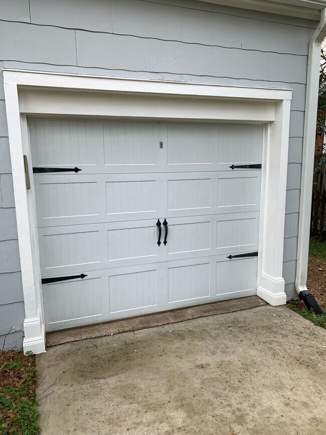 Building Photo - 155 Windsor Ct - Available July 2024!