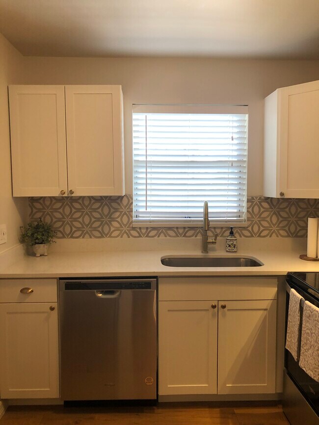 Foto del edificio - 4480 Ironwood Cir