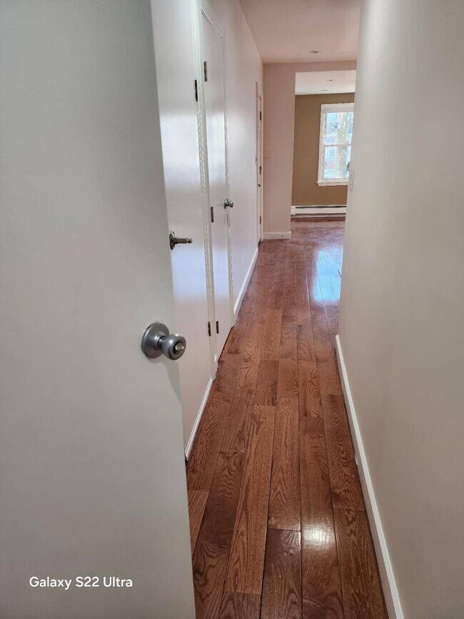 Foto del edificio - 241-05 Mayda Rd