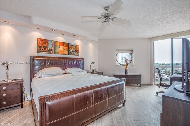 Building Photo - 3 br, 2 bath House - 3610 Yacht Club Dr Ap...
