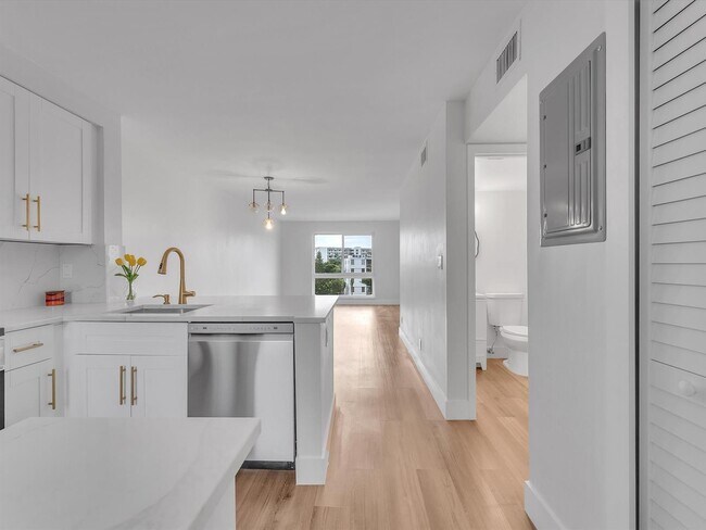 Foto del edificio - 2108 S Cypress Bend Dr