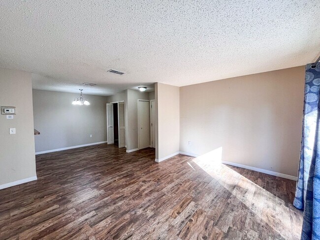 Foto del edificio - Windsor Park #1118 - On several bus routs ...