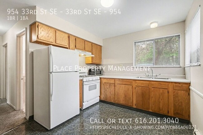 Building Photo - 954 33rd St SE
