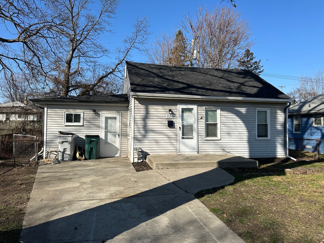 Primary Photo - 326 W Granet Ave