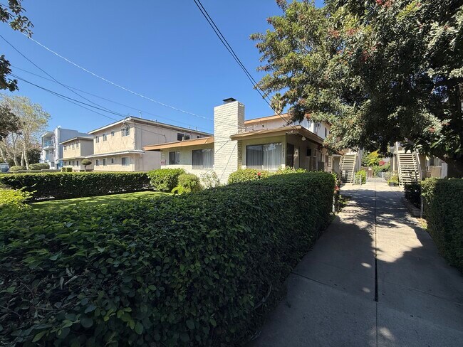 Foto del edificio - 15025 Burbank Blvd
