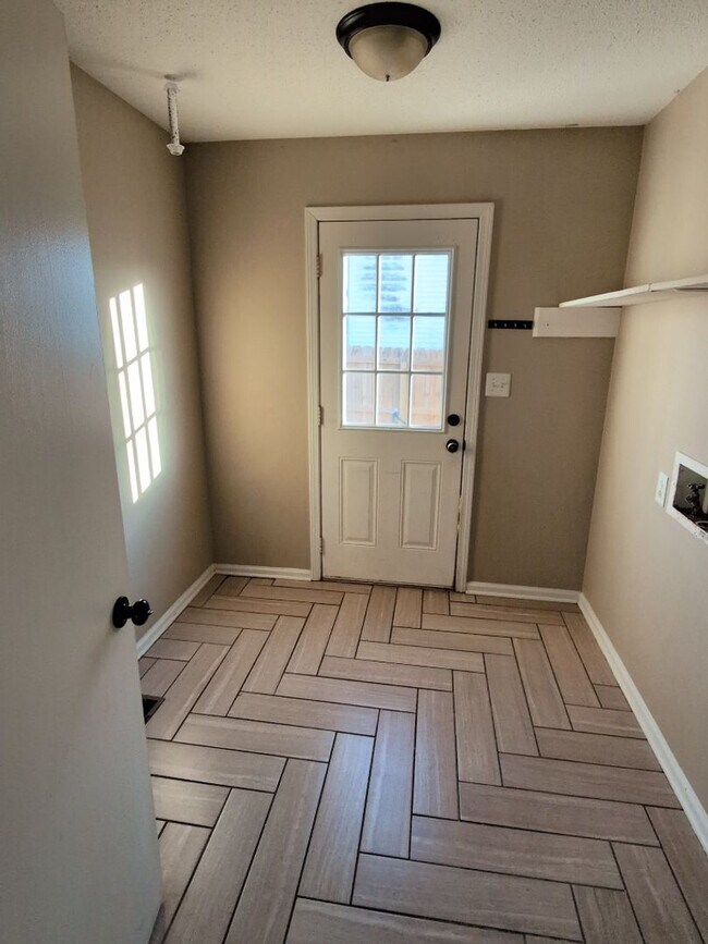 Foto del edificio - 1319 Chucker Dr