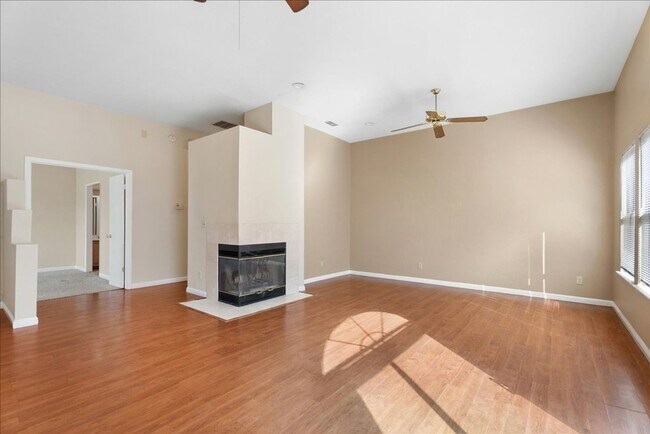 Foto del edificio - 4541 Country Run Way