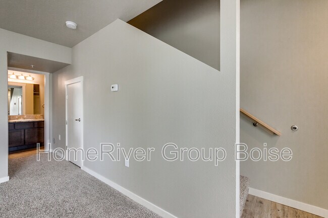 Foto del edificio - 933 E Travel Ln