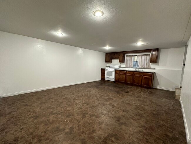 Building Photo - 917 Griswold Ave