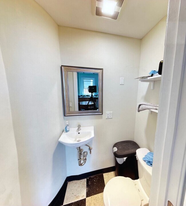 Building Photo - 4bed 1.5bath in Somerville is available in 9/1