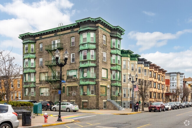 Single-family condominiums are also a residential option in West New York.