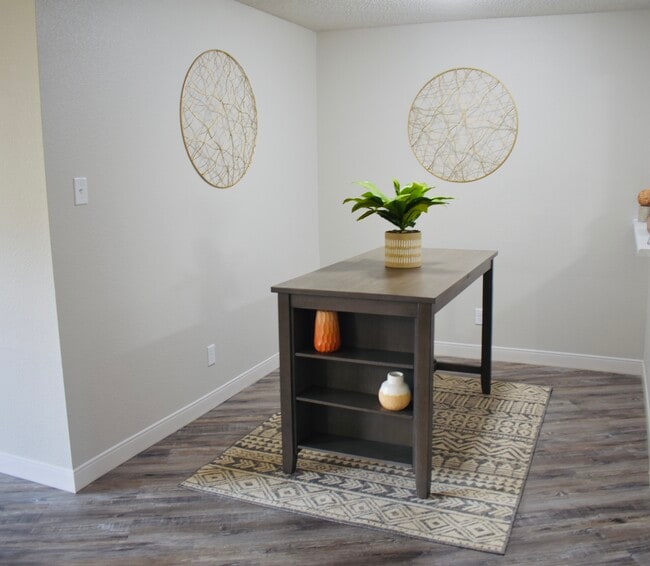 Building Photo - Saddlewood Apartments