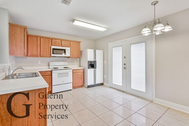 Building Photo - Charming Home on Cul-De-Sac