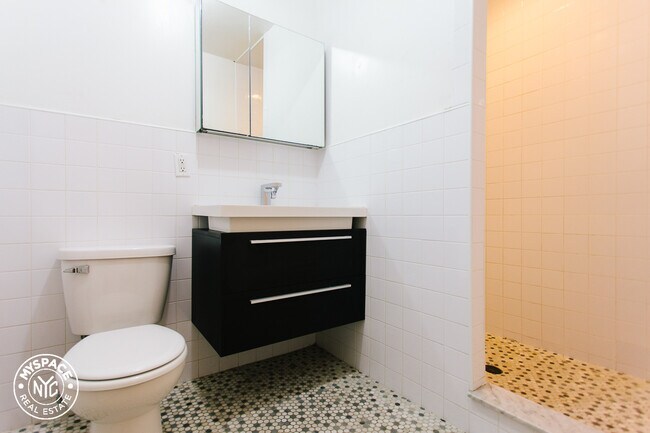 Foto del edificio - 385 Troutman St