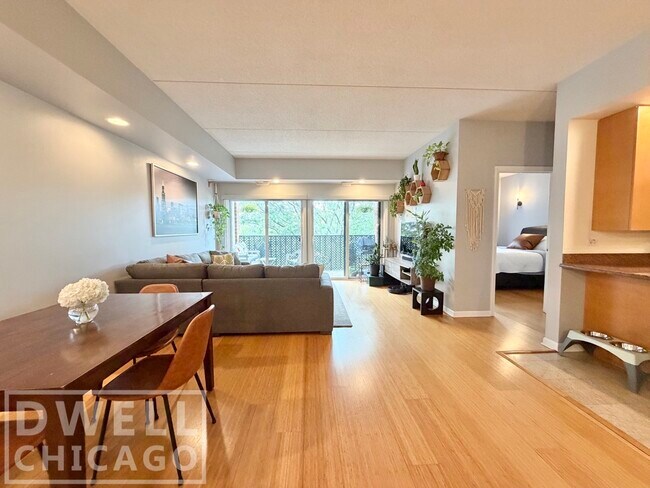 Foto del edificio - 4625 W Lawrence Ave