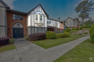 Building Photo - 6851 Roswell Rd