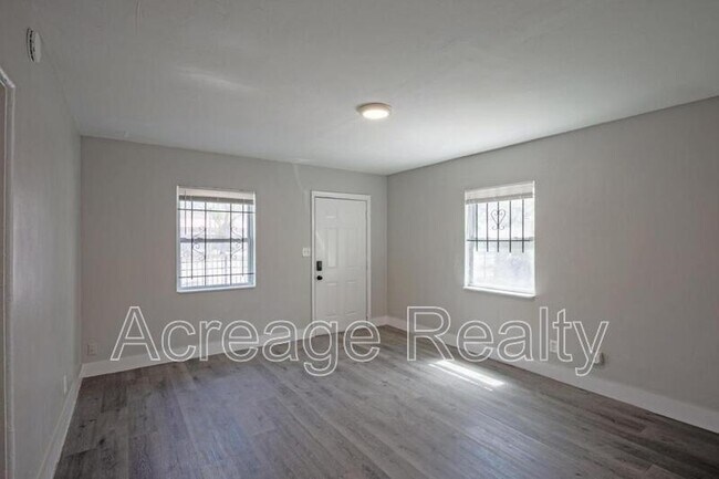 Foto del edificio - 1652 Myrtle Ave N