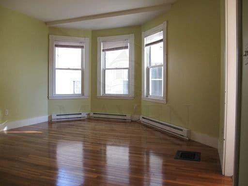 Building Photo - 16 Kenwood St