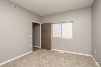 2BR, 2BA - 935SF - Primary Bedroom - Jefferson Heights Apartments, LLC