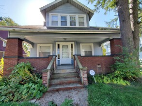 Building Photo - 924 Hamlin St