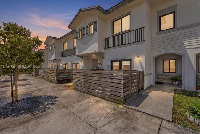 Building Photo - 13360 Tropical Ave