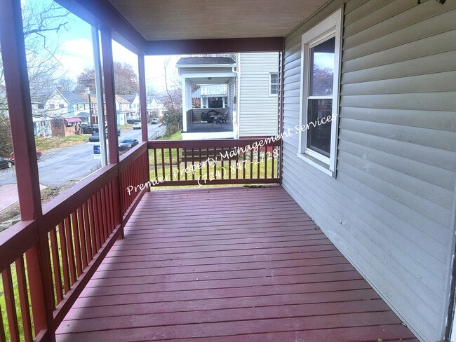 Photo - 1303 Wade St House