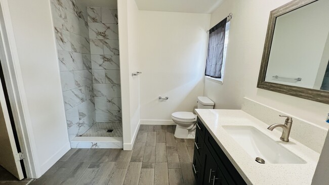 Foto del edificio - 723 Ivywood Dr
