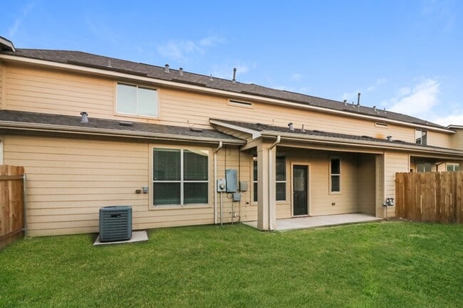 Building Photo - 9747 Tura Dr