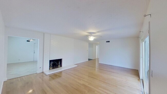 Foto del edificio - 16402 Birdie Ln