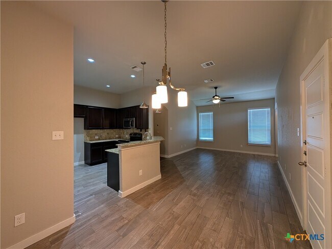 Foto del edificio - 1135 Creekside Orchard
