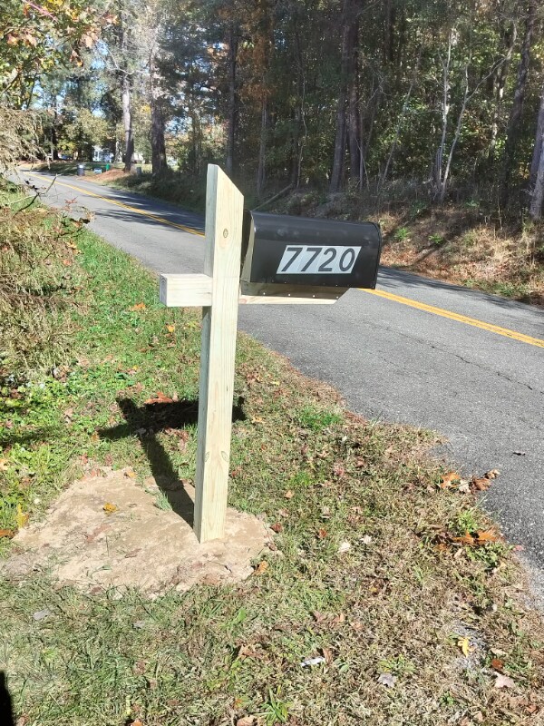 Foto del edificio - 7720 N Hen Peck Rd