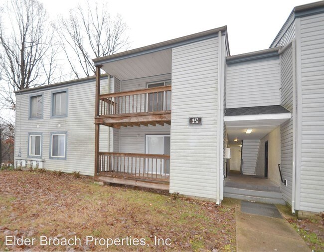 Building Photo - 837 Farmhurst Dr