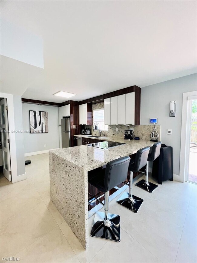 Foto del edificio - 2 br, 2.5 bath House - 7000 NW 169th St