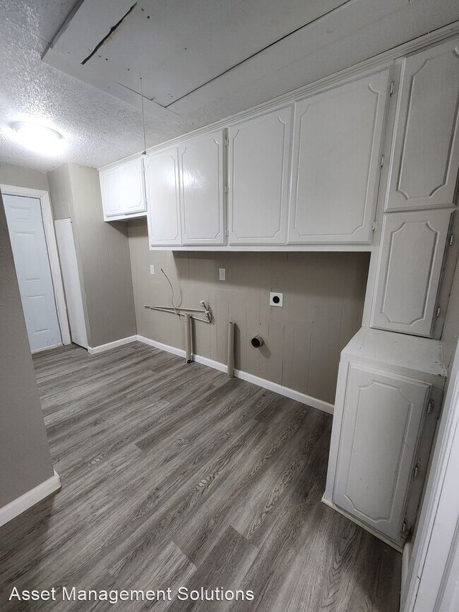 Foto del edificio - 4 br, 1.5 bath House - 884 NW 15th St.