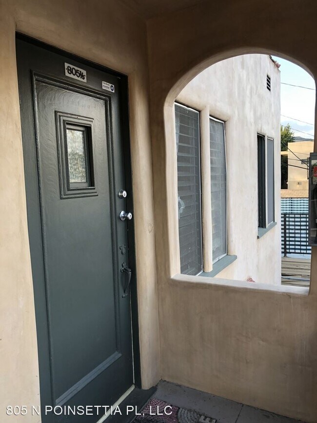 Foto del edificio - 805-807 N Poinsettia Pl