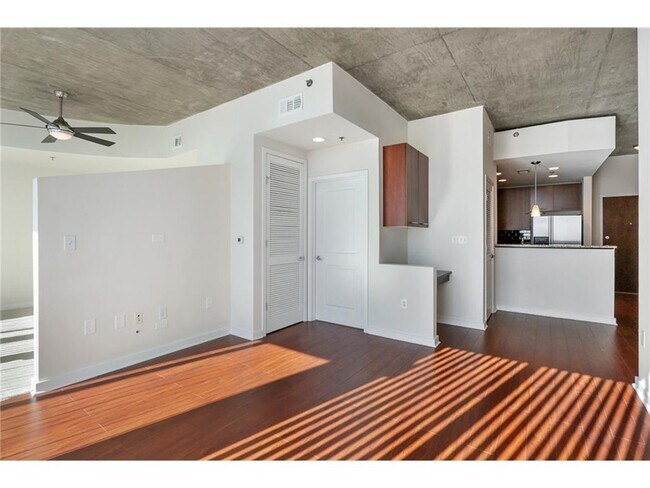 Building Photo - 3324 Peachtree Rd NE