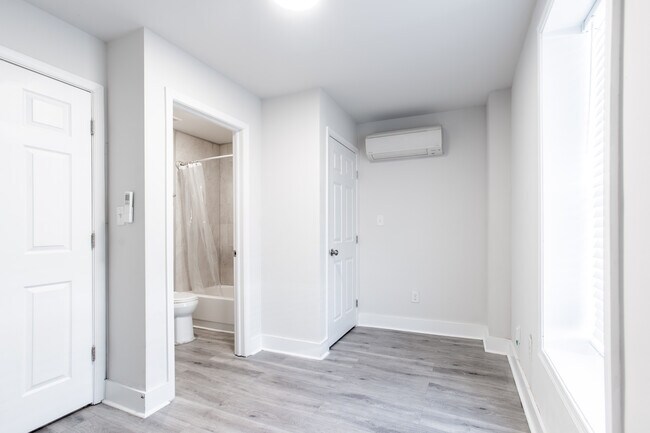 Building Photo - 665 E Wensley St