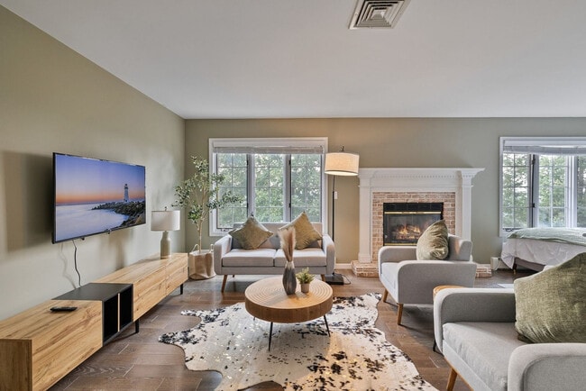 Building Photo - 321 Museum Village Rd