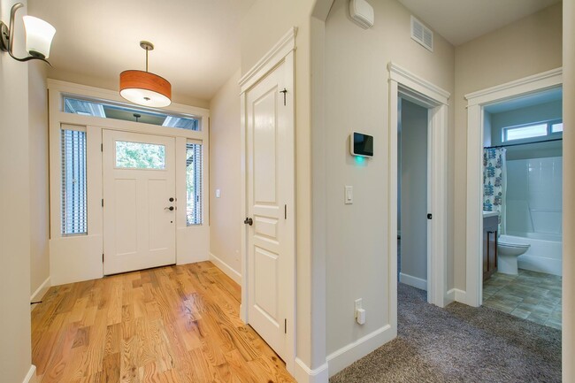 Building Photo - Beautiful Single Level Boise South Boise H...