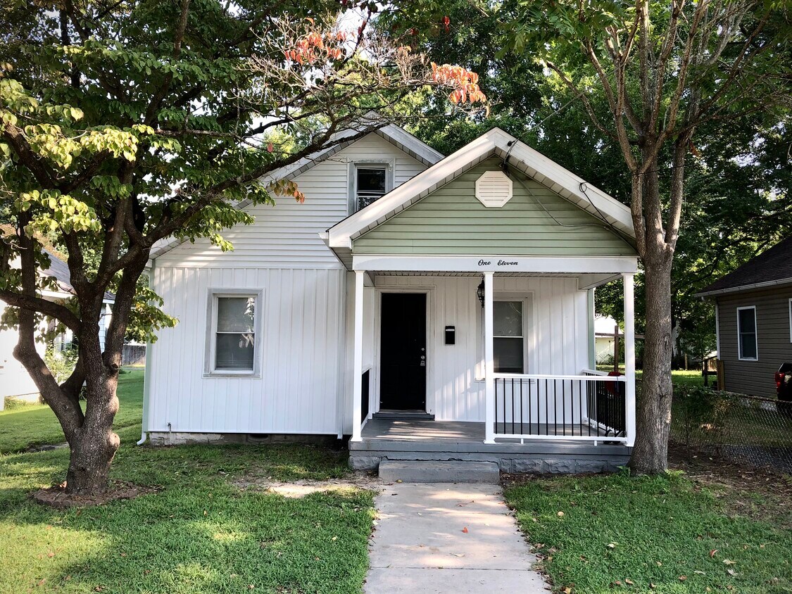 Available 1/1/2023 (12+ months lease) - 111 Prince St