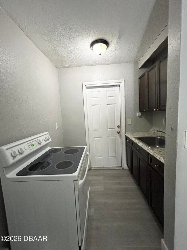 Foto del edificio - 430 N Charles St