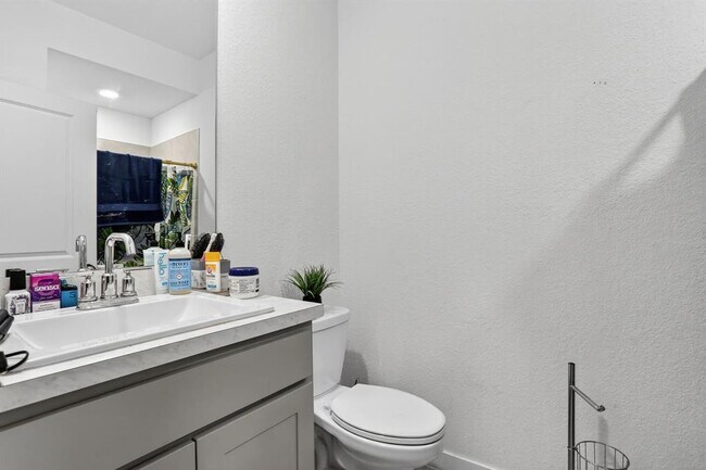 Foto del edificio - 376 NW 8th Ct