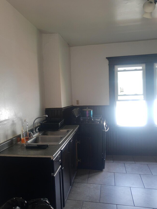Kitchen (2) - 144 Minnesota Ave