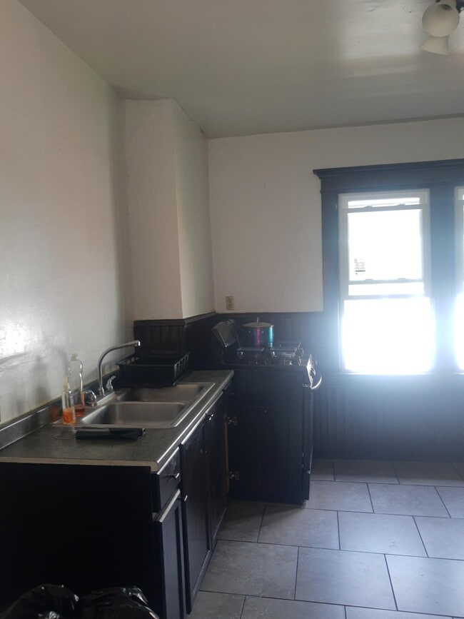 Kitchen (2) - 144 Minnesota Ave