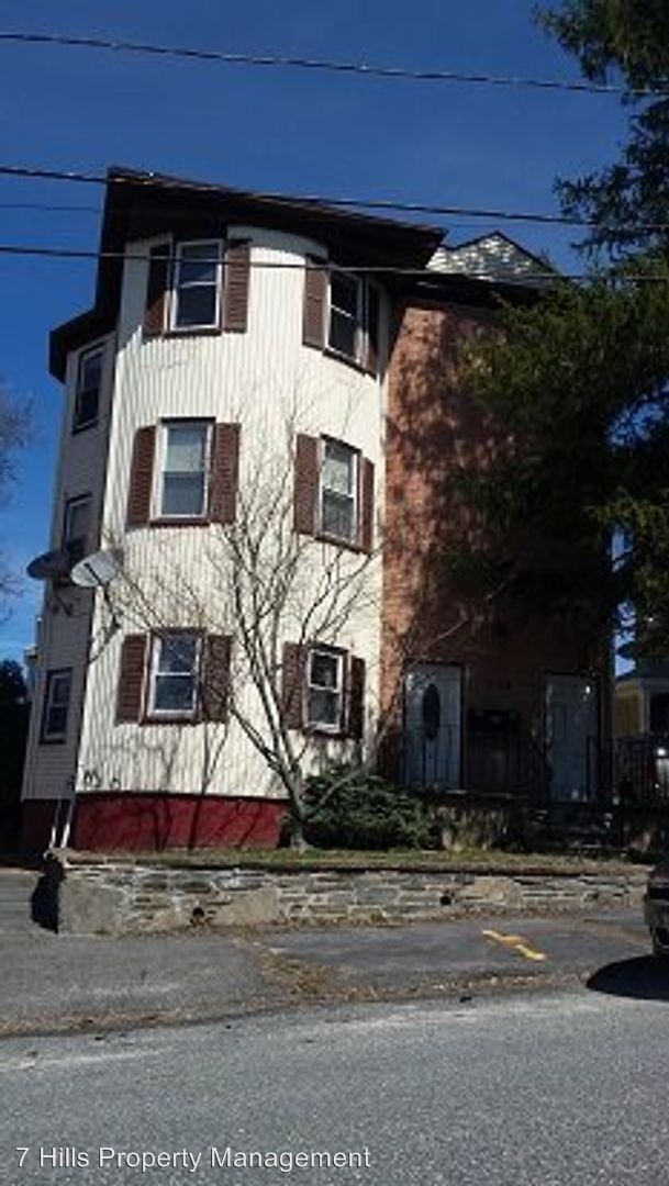 Building Photo - 17 Watson Ave