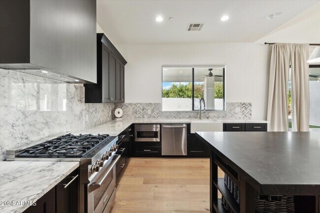 Building Photo - 1420 N 78th St