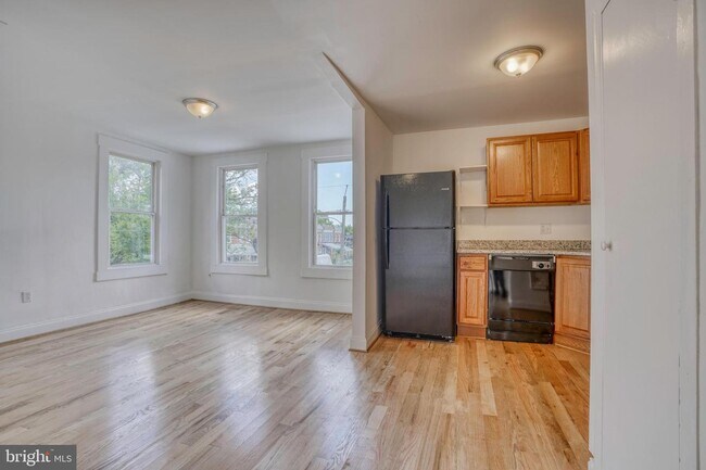 Building Photo - 3701 W Garrison Ave