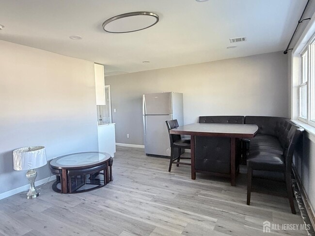 Building Photo - 19 Lahiere Ave