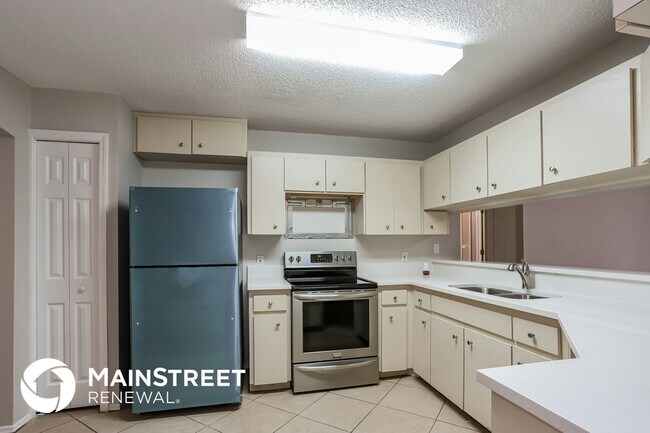 Building Photo - 5499 Moon Valley Dr