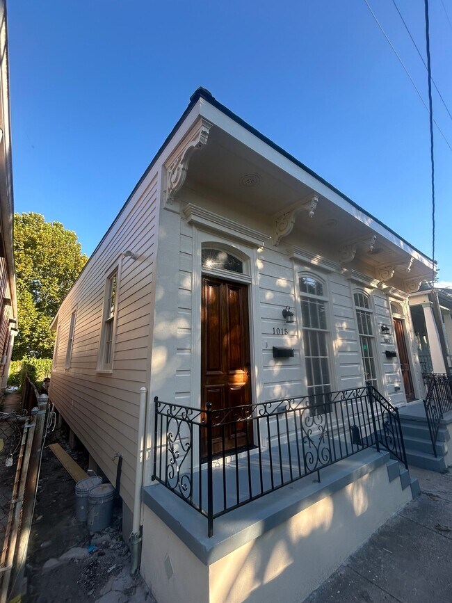 Building Photo - 1015 N Galvez St